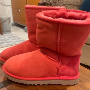 UGG CLASSIC SHORT Women Mid-Calf Sheepskin Boots Red Light Size 7